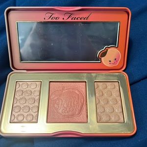 Too Faced Sweet Peach Glow Palette